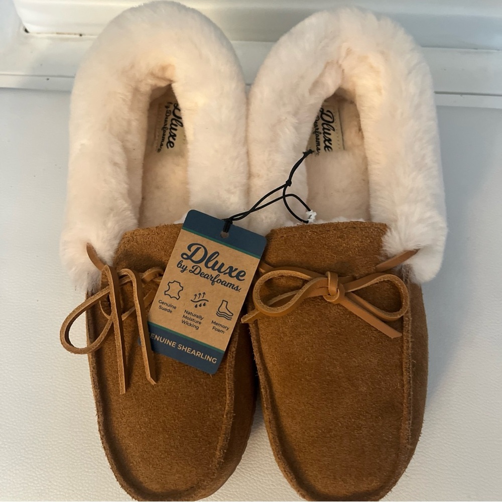 NWT Dearfoam Deluxe Genuine Shearling  Slippers in Tan with Cream Sz 9